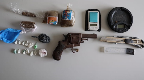 GNR deteta droga e arma de fogo em bicicleta el&eacute;trica em Quarteira