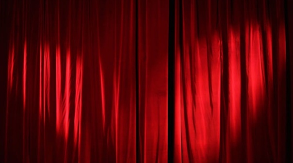 Companhia Luar Teatro leva ao palco &ldquo;Uma Estrada para o Sil&ecirc;ncio&rdquo; em Silves