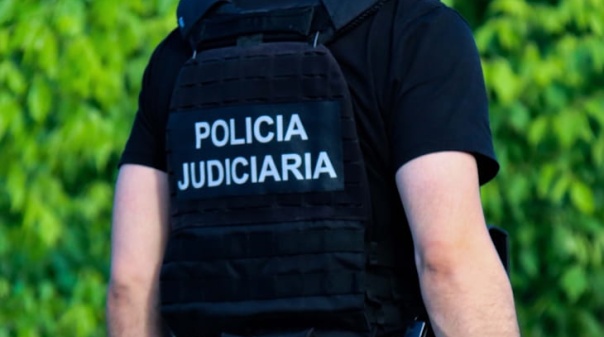 Detido suspeito de tentar matar dois homens com quem coabitava em Lagoa por quest&otilde;es religiosas