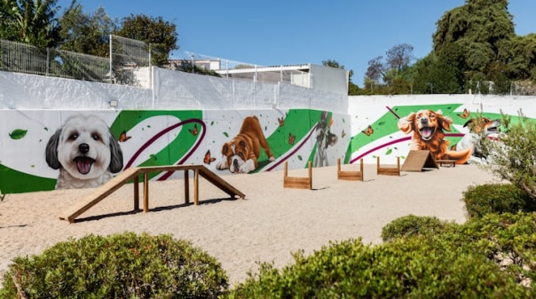 Parque Canino de Quarteira ganha mural art&iacute;stico de Ricardo Herok