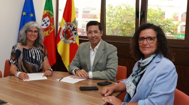 Novo protocolo leva mais ci&ecirc;ncia &agrave;s escolas de Albufeira