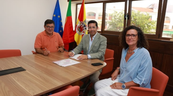 Munic&iacute;pio de Albufeira e APEXA refor&ccedil;am parceria para ajudar quem mais precisa