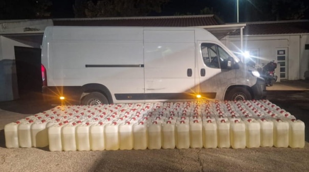 GNR det&eacute;m em Loul&eacute; homem que transportava 172 jerric&atilde;s de combust&iacute;vel