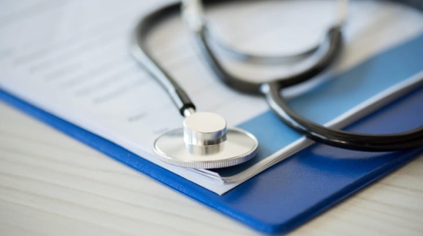 PS quer saber o que sustenta proibi&ccedil;&atilde;o de trabalhadores da ULS/Algarve de frequentarem Medicina