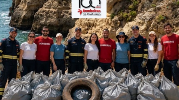 Teia D'Impulsos e Bombeiros de Portim&atilde;o promovem a&ccedil;&atilde;o de limpeza na Mata de Jo&atilde;o d'Arens