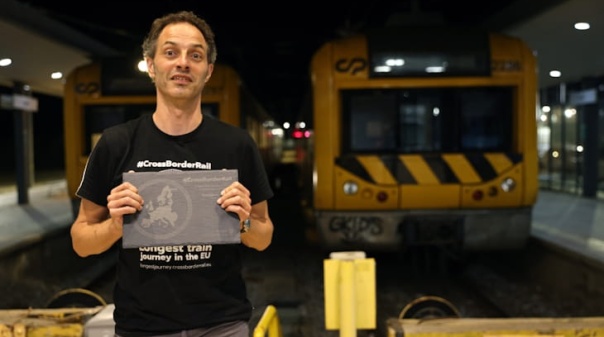 Jon Worth realizou a mais longa viagem de comboio da Uni&atilde;o Europeia que terminou em Lagos