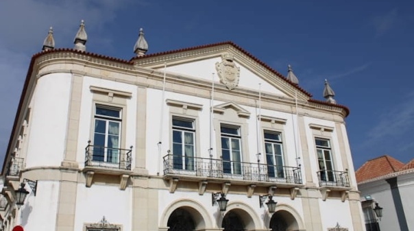 C&acirc;mara de Faro renova apoio psicol&oacute;gico gratuito &agrave; popula&ccedil;&atilde;o