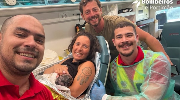 Beb&eacute; nasce em casa antes da chegada dos bombeiros em Portim&atilde;o