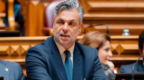Crist&oacute;v&atilde;o Norte &eacute; coautor de projeto do PSD e CDS-PP sobre acesso de n&atilde;o residentes ao SNS
