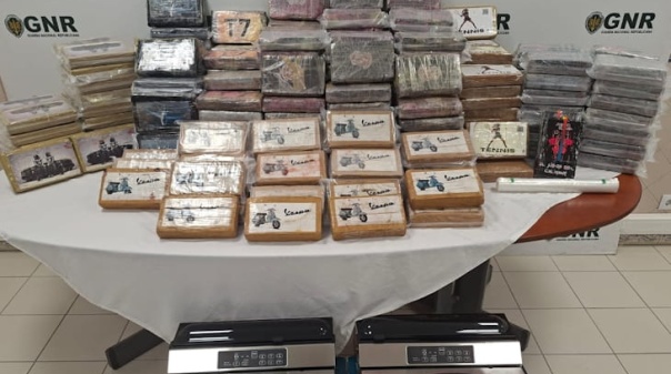 GNR apreende coca&iacute;na suficiente para 1,5 milh&otilde;es de doses em Loul&eacute;