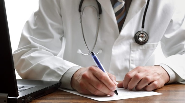 M&eacute;dico suspeito de violar paciente em Albufeira fica em pris&atilde;o preventiva