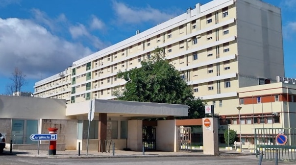 Homem detido ap&oacute;s amea&ccedil;ar m&eacute;dico com faca no Hospital de Faro