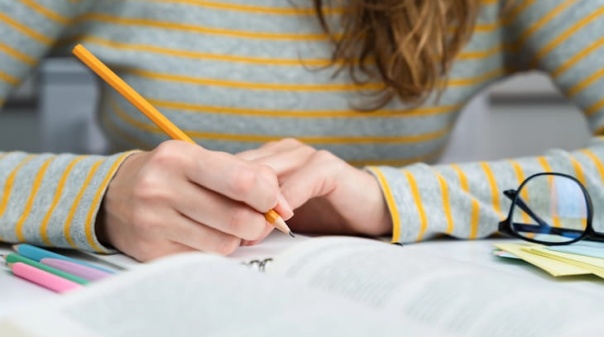 Antiga Escola Prim&aacute;ria de Altura reabre como espa&ccedil;o de estudo e coworking para jovens