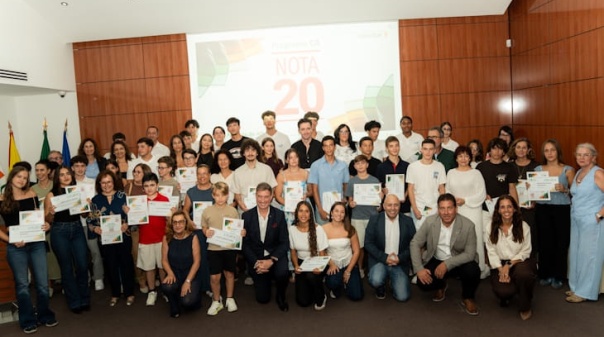 37 alunos premiados pelo Cr&eacute;dito Agr&iacute;cola de Albufeira  