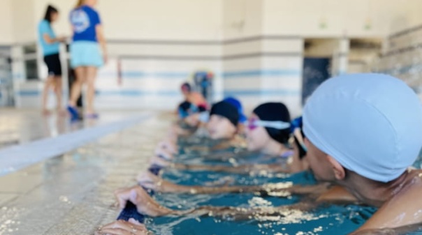Olh&atilde;o ensina alunos do 4.&ordm; ano a ganhar confian&ccedil;a na &aacute;gua