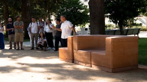 Faro, Culatra e Queren&ccedil;a v&atilde;o receber pe&ccedil;as de mobili&aacute;rio urbano em taipa