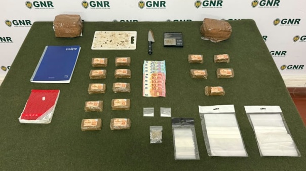 Detido por tr&aacute;fico de droga em Albufeira fica em pris&atilde;o preventiva