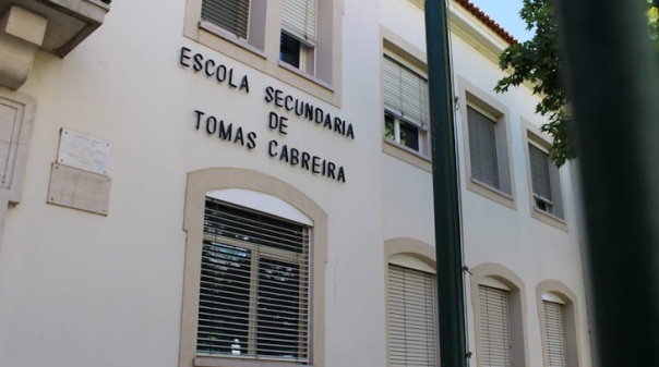 Estudantes da Tom&aacute;s Cabreira saem &agrave; rua para exigir mais investimento na escola p&uacute;blica