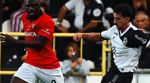 II Liga: Farense sofre derrota pesada frente ao Penafiel 