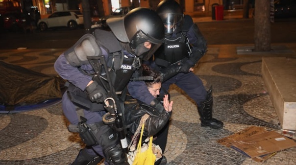 Habita&ccedil;&atilde;o: Movimento Algarve em Resist&ecirc;ncia condena repress&atilde;o policial em Lisboa e Porto