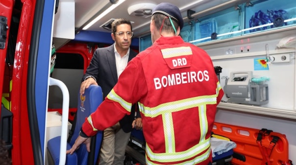 Bombeiros de Albufeira receberam nova ambul&acirc;ncia 