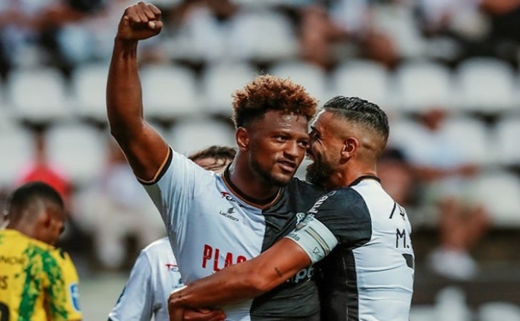 Farense reduzido a 10 na segunda parte vence Tondela na Taça da Liga