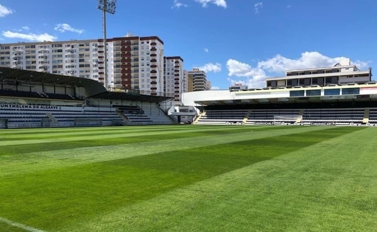 'Revolução', mau arranque e pior São Luís descem Farense