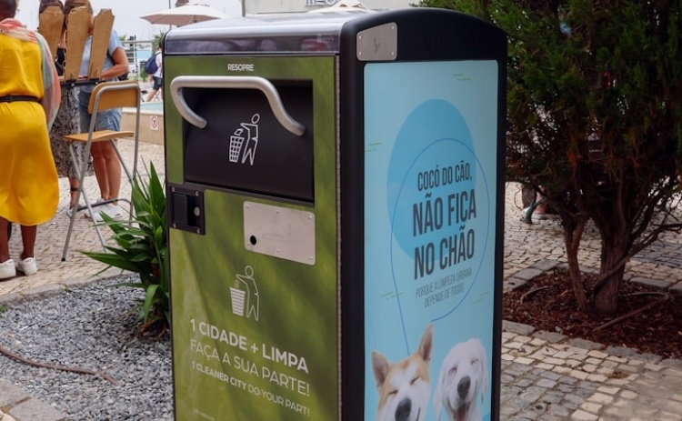 Papeleiras inteligentes vão melhorar limpeza urbana de Lagos