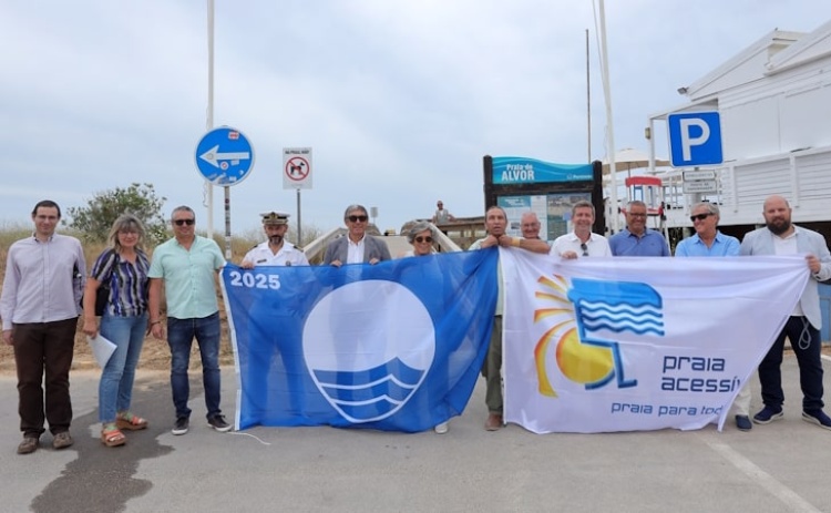 Praias de Portimão hasteiam pelo 38º ano consecutivo a Bandeira Azul