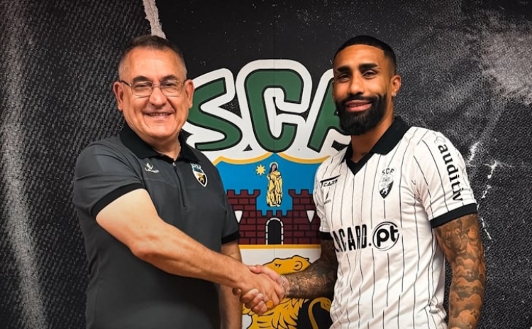 Lateral Derick Poloni renova por uma época com o Farense