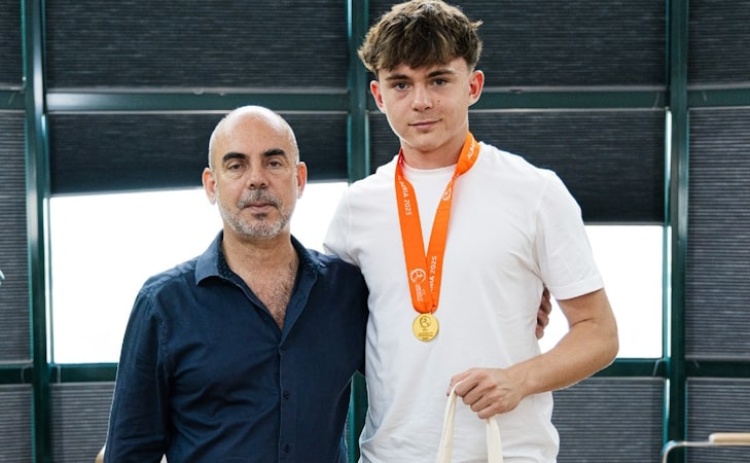 Presidente da Câmara Municipal de Lagoa recebeu campeão europeu sub-17