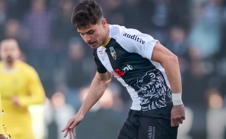 Farense transfere central Marco Moreno para espanhóis do Eibar