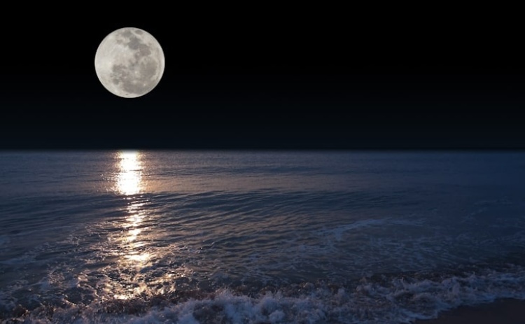 Noites de lua cheia animadas na Praia da Galé com muita música 