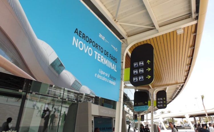 Movimento de passageiros no aeroporto de Faro sobe 7,3% até julho