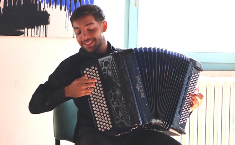 Algarvio Miguel Coelho vence Prémio Internacional de Acordeão em Itália