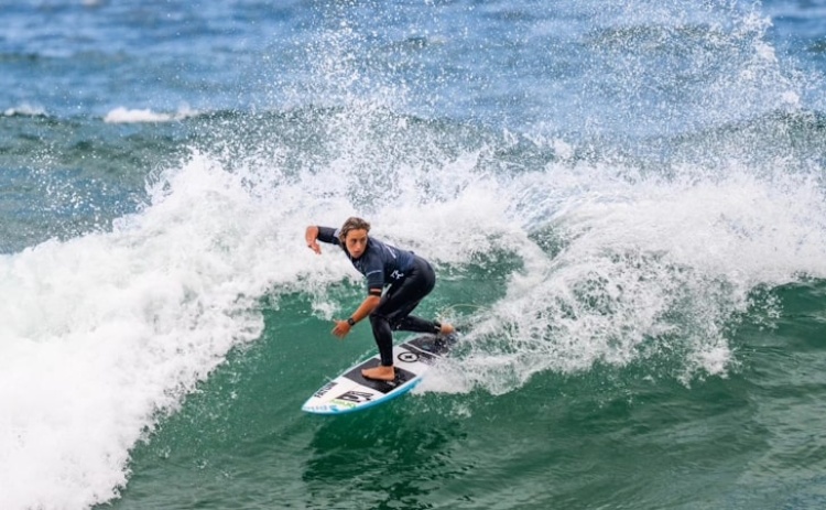 Yolanda Hopkins garante vaga na elite mundial do surf