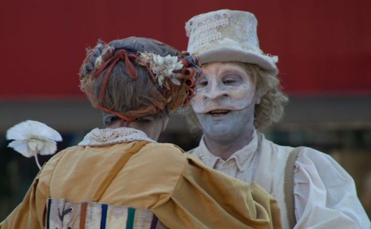 Biblioteca de Portimão sopra 32 velas com um “Sorriso”