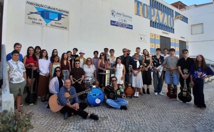 Escola de Música da Fuseta leva "Máquina do Tempo – Anos 60" a Olhão 