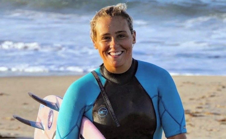 Câmara de Loulé destaca Yolanda Hopkins como «referência no surf nacional e internacional»