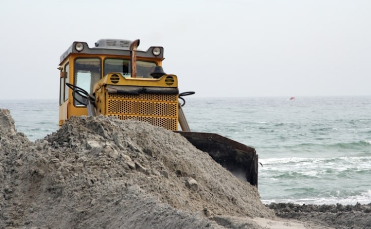 APA inicia alimentação artificial de areia em praias de Portimão