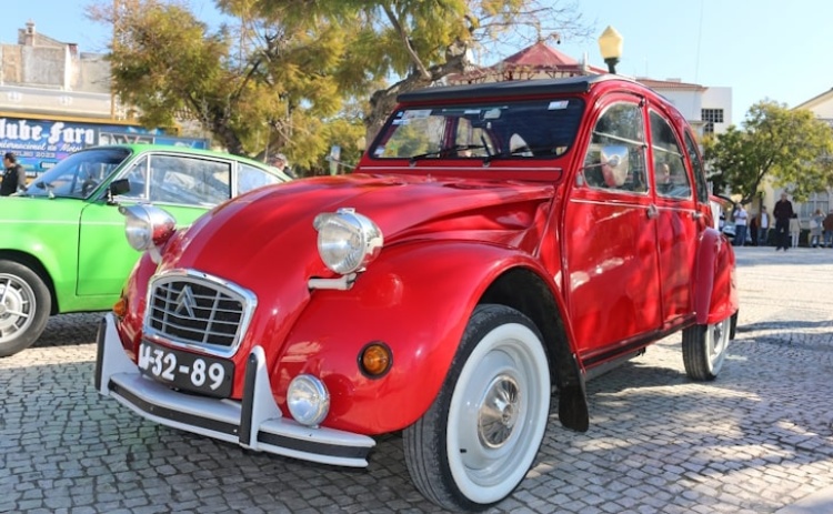 Baixa de Faro recebe 6º encontro de carros clássicos