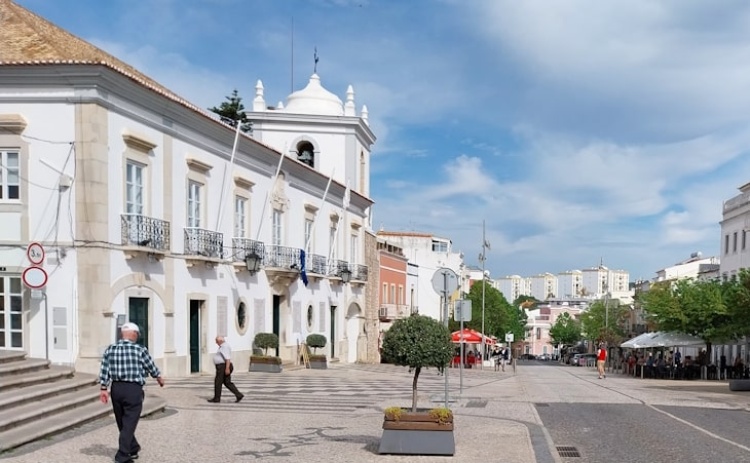 Vereadores da coligação Fazer Melhor propuseram à Câmara de Loulé a celebração do 25 de Novembro