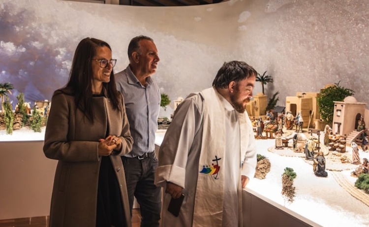 Doze toneladas de sal e mil figuras dão forma ao presépio de Castro Marim