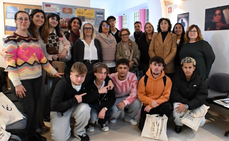 Exposição em Loulé alerta para a Violência Contra as Mulheres