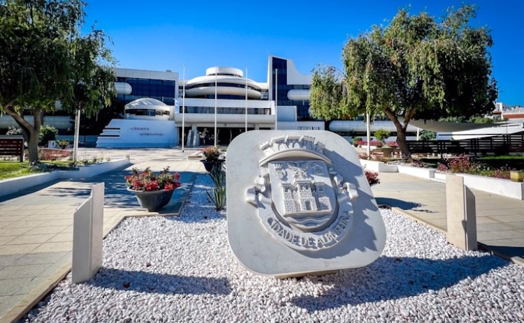 Albufeira renova distinção de excelência na qualidade da água