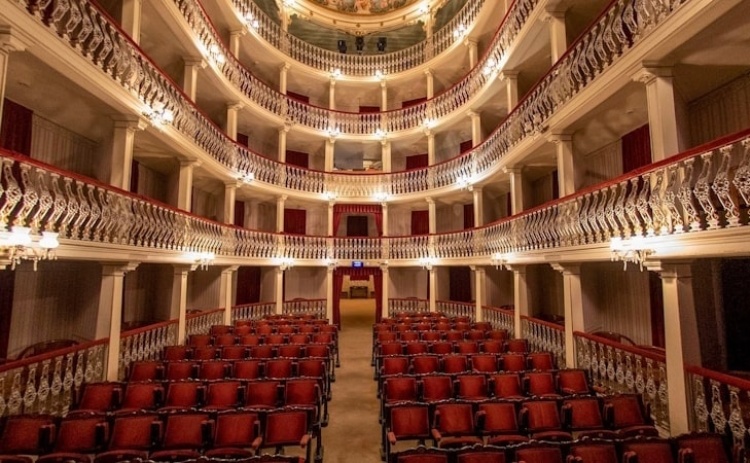 Espetáculos no Teatro Lethes em Faro cancelados devido a impacto de depressão Cláudia