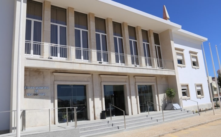 Vila do Bispo define pol&iacute;tica fiscal para 2026: Taxa m&iacute;nima de IMI e devolu&ccedil;&atilde;o integral do IRS