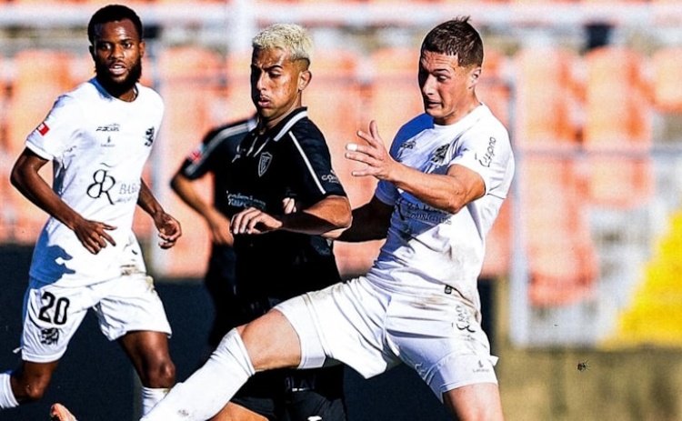 Liga 2: Acad&eacute;mico recebeu e venceu o Farense por 3-0