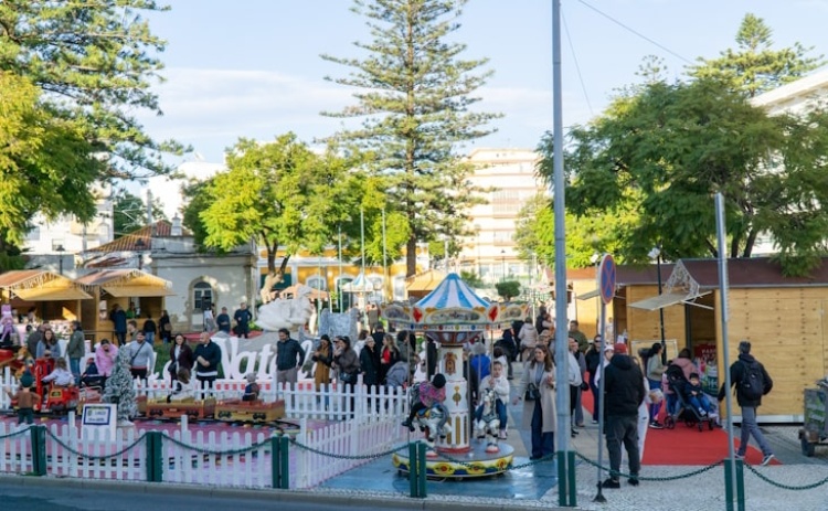 At&eacute; ao dia 21, todos os caminhos v&atilde;o dar &agrave; Aldeia de Natal de Olh&atilde;o
