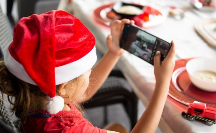 Tenho mesmo de oferecer um telem&oacute;vel ao meu filho?